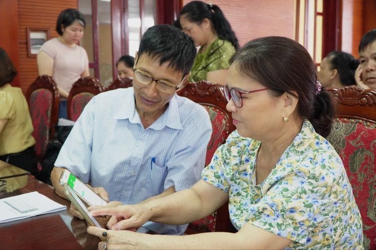 Hội viên nông dân thành phố Bắc Kạn sử dụng ứng dụng App Nông dân Việt Nam. dsc03310.jpg