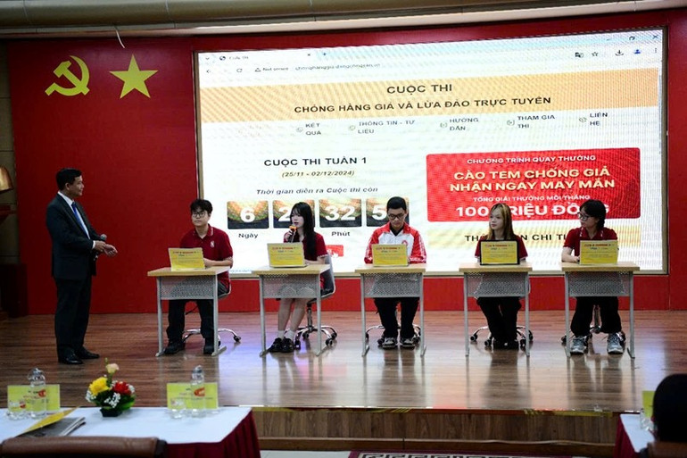 Sinh viên Trường Đại học Ngoại thương tham gia Cuộc thi tại Lễ phát động. Sinh viên Trường Đại học Ngoại thương tham gia Cuộc thi tại Lễ phát động.