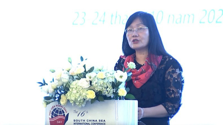 Quyền Giám đốc Học viện Ngoại giao, Đại sứ, Tiến sĩ Phạm Lan Dung phát biểu khai mạc Hội thảo. Quyền Giám đốc Học viện Ngoại giao, Đại sứ, Tiến sĩ Phạm Lan Dung phát biểu khai mạc Hội thảo.