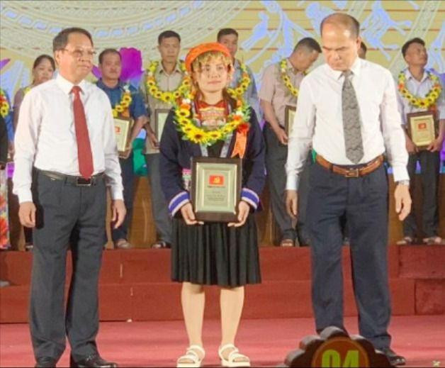 Đồng chí Lào Thị Duyên được biểu dương Bí thư Chi bộ tiêu biểu giai đoạn 2019 – 2023. 2323232.jpg