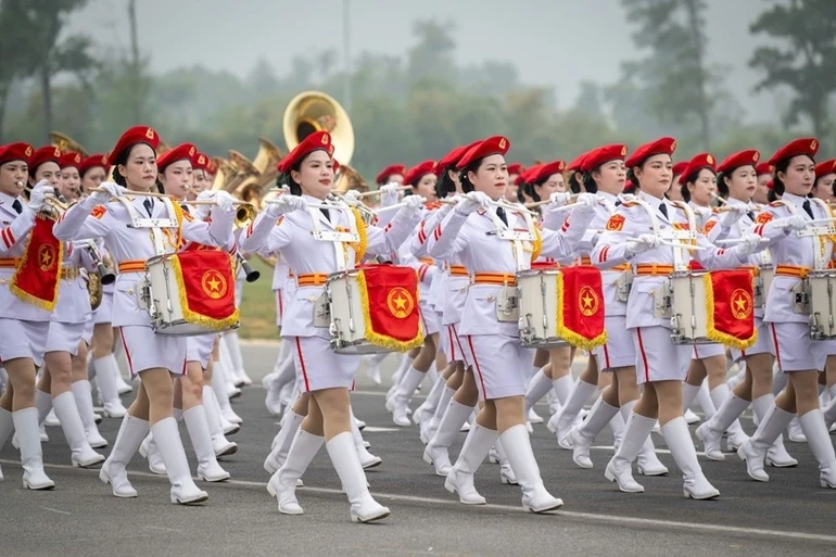 Khối nữ quân nhạc có quân dung đẹp.