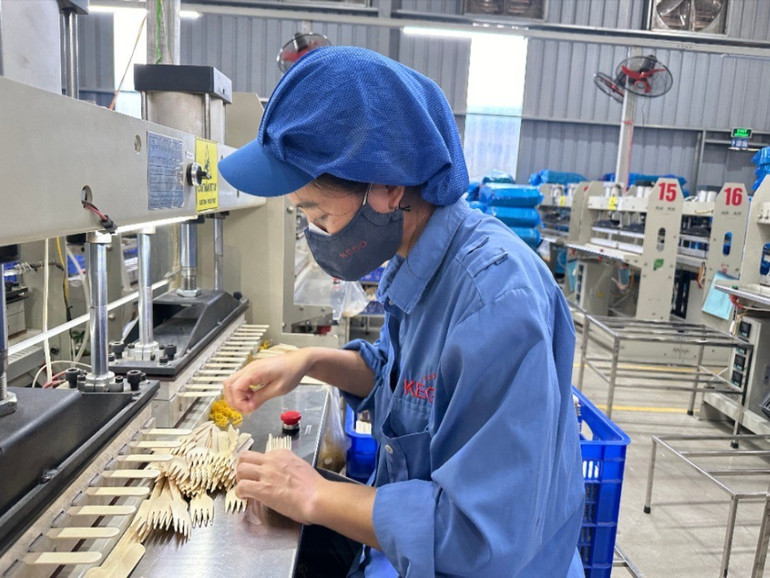 Sản phẩm chế biến từ gỗ rừng trồng của Chi nhánh Công ty TNHH Kẻ gỗ tại Bắc Kạn xuất khẩu đòi hỏi nguyên liệu phải có chứng chỉ FSC. ban-sao-img-5382.jpg