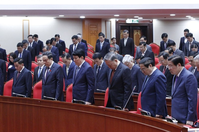 Ban Chấp hành Trung ương Đảng đã dành 1 phút tưởng niệm các cán bộ, chiến sỹ đã hy sinh và các nạn nhân đã mất do bão số 3 và mưa lũ sau bão gây ra tại các tỉnh, thành phố khu vực phía Bắc. Ban Chấp hành Trung ương Đảng đã dành 1 phút tưởng niệm các cán bộ, chiến sỹ đã hy sinh và các nạn nhân đã mất do bão số 3 và mưa lũ sau bão gây ra tại các tỉnh, thành phố khu vực phía Bắc.