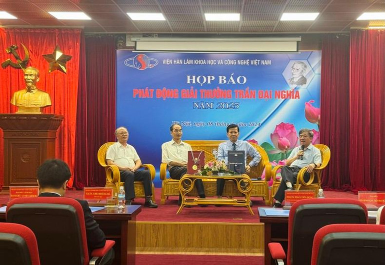 Các nhà khoa học đã từng được xét tặng Giải thưởng Trần Đại Nghĩa chia sẻ tại sự kiện. Các nhà khoa học đã từng được xét tặng Giải thưởng Trần Đại Nghĩa chia sẻ tại sự kiện.