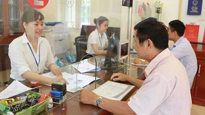 Việc thành lập Trung tâm phục vụ hành chính công giúp Hà Nội giảm mạnh số lượng công chức, viên chức tại bộ phận "một cửa". (Ảnh: MINH THU) cchc-hanoi-5963.jpg