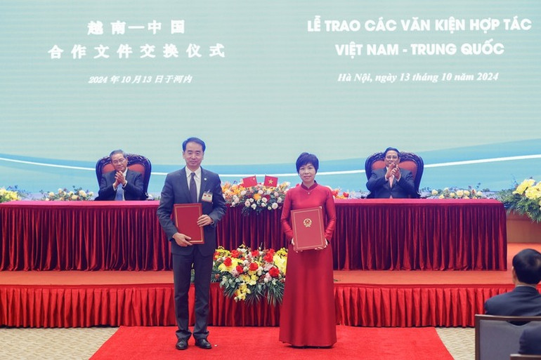 Hai Thủ tướng chứng kiến trao Bản ghi nhớ hợp tác giữa Thông tấn xã Việt Nam và Đài Phát thanh truyền hình Trung ương Trung Quốc - Ảnh: VGP/Nhật Bắc Hai Thủ tướng chứng kiến trao Bản ghi nhớ hợp tác giữa Thông tấn xã Việt Nam và Đài Phát thanh truyền hình Trung ương Trung Quốc - Ảnh: VGP/Nhật Bắc