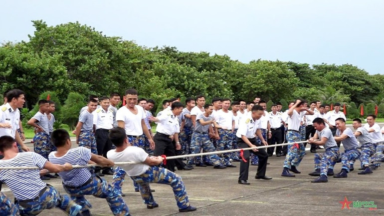 Cán bộ, chiến sĩ tham giải kéo co trên đảo Trường Sa. 06-1848-4398.jpg