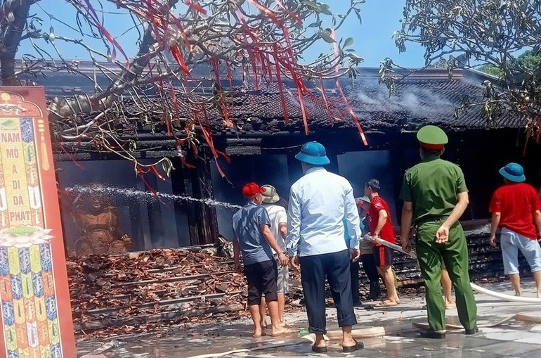 Mặc dù lực lượng chức năng của tỉnh và huyện có mặt kịp thời, song do ngôi chùa được làm bằng gỗ khiến lửa cháy nhanh không khắc phục được. Mặc dù lực lượng chức năng của tỉnh và huyện có mặt kịp thời, song do ngôi chùa được làm bằng gỗ khiến lửa cháy nhanh không khắc phục được.