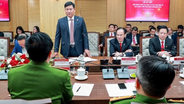 Đồng chí Phạm Toàn Vượng - Phó Bí thư Đảng ủy phụ trách Đảng bộ, Thành viên HĐTV, Tổng Giám đốc Agribank phát biểu tại Lễ ký kết. Đồng chí Phạm Toàn Vượng - Phó Bí thư Đảng ủy phụ trách Đảng bộ, Thành viên HĐTV, Tổng Giám đốc Agribank phát biểu tại Lễ ký kết.