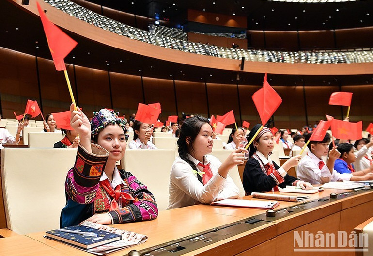 Các đại biểu thiếu nhi tham gia Phiên họp. Các đại biểu thiếu nhi tham gia Phiên họp.