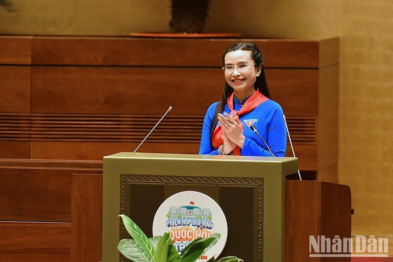 Bí thư Trung ương Đoàn, Chủ tịch Hội đồng Đội Trung ương, Trưởng Ban tổ chức Phiên họp giả định "Quốc hội trẻ em" lần thứ 2 Nguyễn Phạm Duy Trang phát biểu ý kiến tại hội trường. Bí thư Trung ương Đoàn, Chủ tịch Hội đồng Đội Trung ương, Trưởng Ban tổ chức Phiên họp giả định "Quốc hội trẻ em" lần thứ 2 Nguyễn Phạm Duy Trang phát biểu ý kiến tại hội trường.