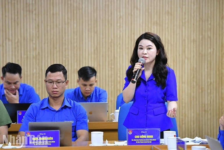 Các đại biểu trao đổi, đóng góp ý kiến tại Hội nghị. Các đại biểu trao đổi, đóng góp ý kiến tại Hội nghị.