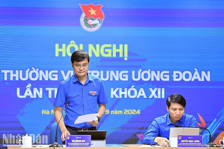 Đồng chí Bùi Quang Huy phát biểu ý kiến tại Hội nghị. Đồng chí Bùi Quang Huy phát biểu ý kiến tại Hội nghị.