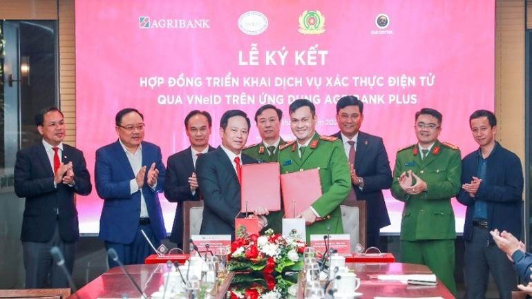 Toàn cảnh Lễ ký kết. z-9204-5792.jpg