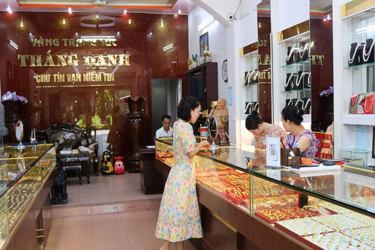Hoạt động kinh doanh, chế tác vàng bạc tại Công ty TNHH vàng bạc Thắng Oanh (TP. Bắc Kạn). 1.jpg