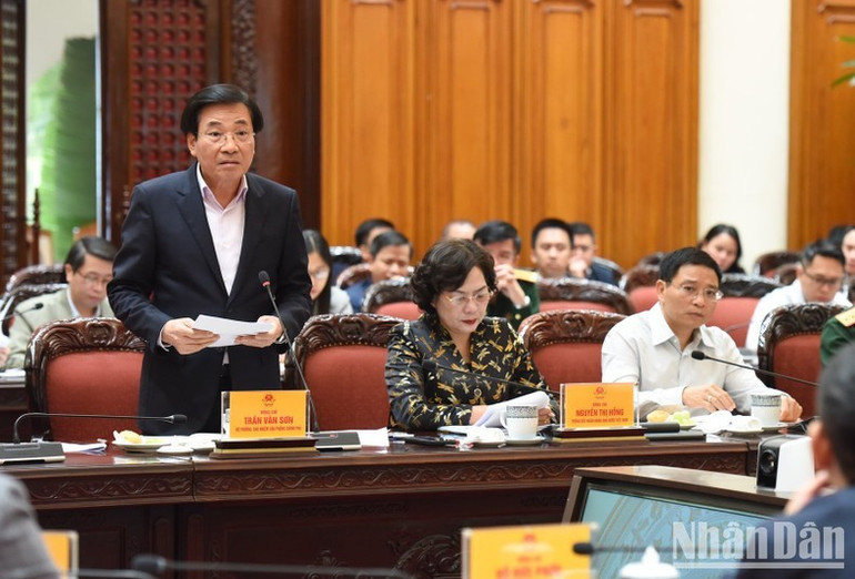 Bộ trưởng, Chủ nhiệm Văn phòng Chính phủ Trần Văn Sơn phát biểu ý kiến tại cuộc họp. (Ảnh: TRẦN HẢI) Bộ trưởng, Chủ nhiệm Văn phòng Chính phủ Trần Văn Sơn phát biểu ý kiến tại cuộc họp. (Ảnh: TRẦN HẢI)