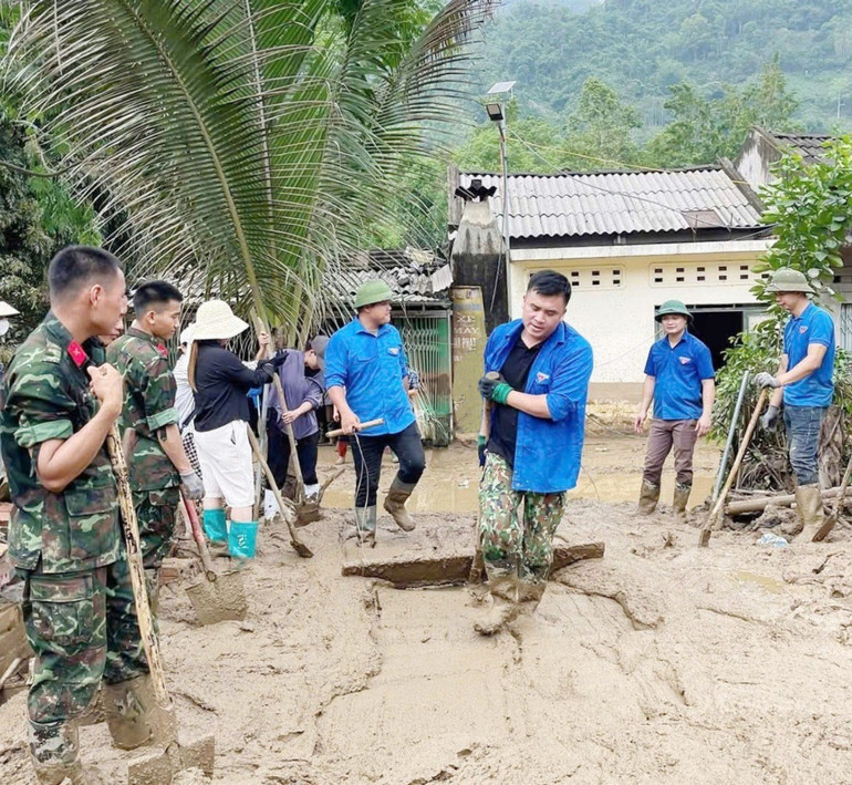 Chung tay khắc phục sau bão lũ. t1-chung-tay-khac-phuc-sau-bao-lu-8949.jpg
