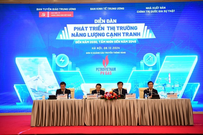 Các đại biểu chủ trì Diễn đàn. Các đại biểu chủ trì Diễn đàn.