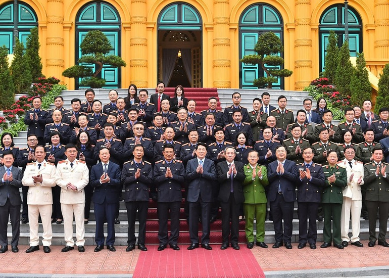 Chủ tịch nước Lương Cường cùng các đại biểu và các đồng chí được trao Quyết định bổ nhiệm Phó viện trưởng và Kiểm sát viên Viện Kiểm sát Nhân dân Tối cao. 5.jpg
