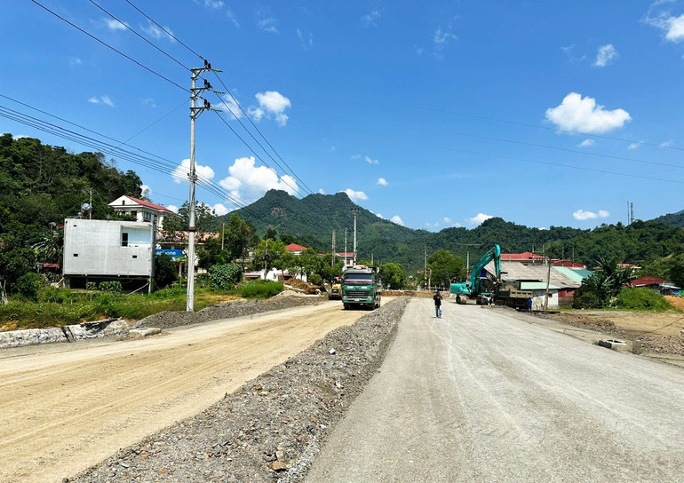 Công trình xây dựng hạ tầng trung tâm huyện Pác Nặm được đầu tư với tổng vốn 110 tỷ đồng, hiện nay đã triển khai thực hiện đạt gần 70% kế hoạch. 26-1724.jpg