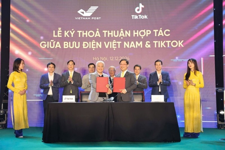 Vietnam Post và TikTok ký kết Thỏa thuận hợp tác nhằm hiện thực hóa mục tiêu chuyển đổi số nông nghiệp, nông thôn. Vietnam Post và TikTok ký kết Thỏa thuận hợp tác nhằm hiện thực hóa mục tiêu chuyển đổi số nông nghiệp, nông thôn.
