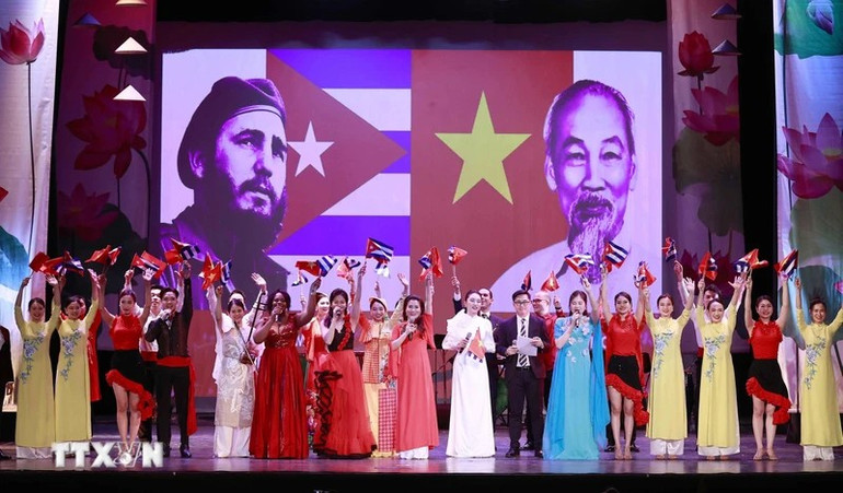 Tiết mục biểu diễn tại Chương trình nghệ thuật đặc biệt mang tựa đề: “Việt Nam-Cuba những dấu ấn lịch sử”, tháng 4/2023. Ảnh: TTXVN 44.jpg