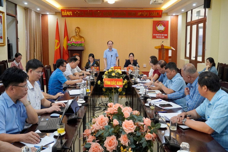 Đồng chí Nguyễn Đăng Bình, Phó Bí thư Tỉnh ủy, Chủ tịch UBND tỉnh phát biểu chỉ đạo tại hội nghị. dsc6658.jpg