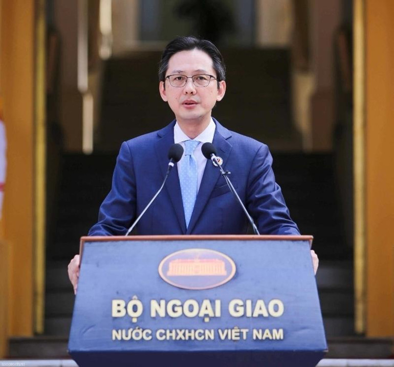 Thứ trưởng Bộ Ngoại giao Đỗ Hùng Việt phát biểu tại buổi lễ Thứ trưởng Bộ Ngoại giao Đỗ Hùng Việt phát biểu tại buổi lễ