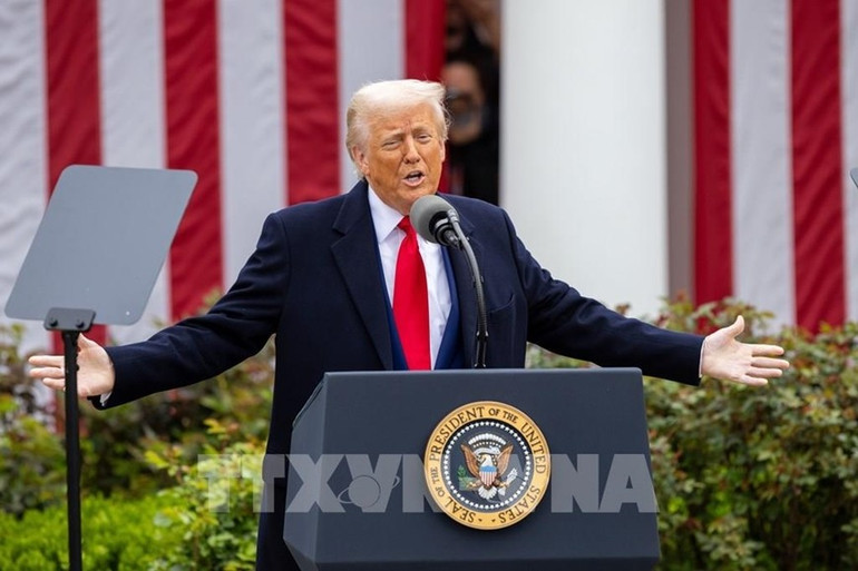 Tổng thống Mỹ Donald Trump phát biểu tại Nhà Trắng ở Washington, D.C., ngày 2-4-2025. Ảnh: TTXVN 43.jpg
