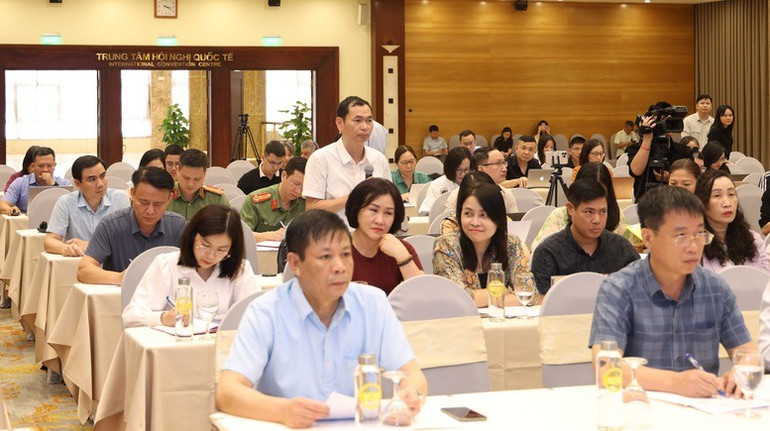 Phóng viên đặt câu hỏi tại họp báo - Ảnh: VGP/Đức Tuân Phóng viên đặt câu hỏi tại họp báo - Ảnh: VGP/Đức Tuân