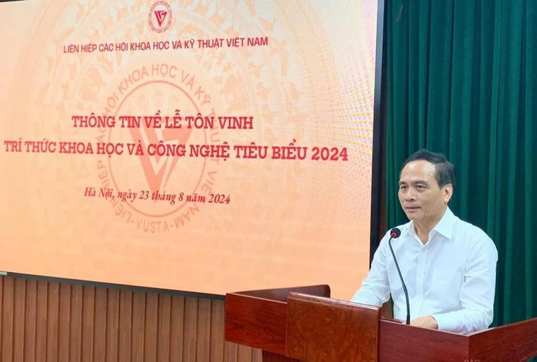 Phó Giáo sư, Tiến sĩ Phạm Ngọc Linh - Phó Chủ tịch Liên hiệp Hội Việt Nam phát biểu tại họp báo. (Ảnh: BL) Phó Giáo sư, Tiến sĩ Phạm Ngọc Linh - Phó Chủ tịch Liên hiệp Hội Việt Nam phát biểu tại họp báo. (Ảnh: BL)