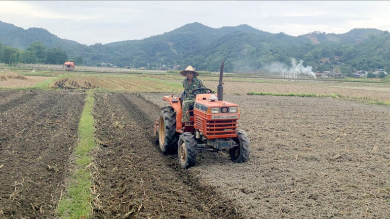 Người dân thôn Bản Luôn, xã Mỹ Thanh (Bạch Thông) làm đất gieo trồng cây vụ đông. ban-luong.jpg