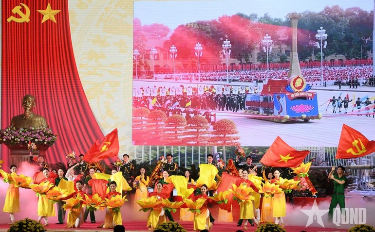 Chương trình nghệ thuật chào mừng các đại biểu dự gặp mặt. 740.jpg