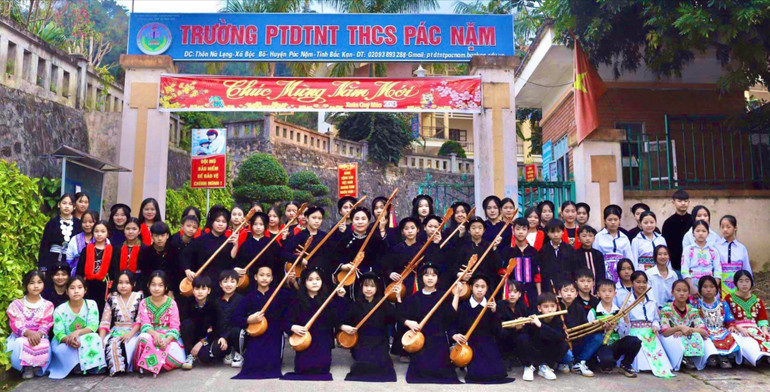 Mô hình “dân vận khéo” về tuyên truyền vận động, cán bộ, giáo viên, nhân viên và học sinh tham gia “Câu lạc bộ hát then đàn tính, sli lượn dân tộc Tày, Nùng gắn với phát triển du lịch cộng đồng địa phương” của Trường Phổ thông Dân tộc nội trú huyện Pác Nặm. noi-tru-pac-nam.jpg