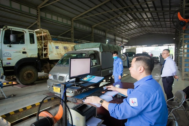 Sử dụng các công cụ, phần mềm để sửa chữa dữ liệu phương tiện sẽ bị thu hồi giấy chứng nhận đủ điều kiện hoạt động kiểm định xe cơ giới. Sử dụng các công cụ, phần mềm để sửa chữa dữ liệu phương tiện sẽ bị thu hồi giấy chứng nhận đủ điều kiện hoạt động kiểm định xe cơ giới.