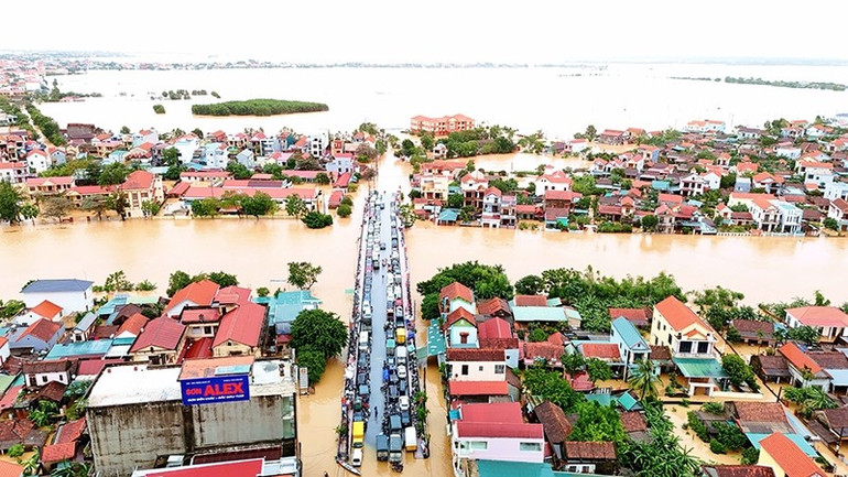 Quảng Bình còn hơn 32.000 ngôi nhà bị ngập trong nước lũ. (Ảnh: baoquangbinh) Quảng Bình còn hơn 32.000 ngôi nhà bị ngập trong nước lũ. (Ảnh: baoquangbinh)