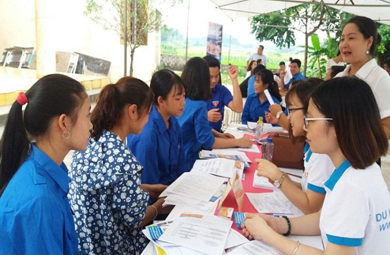 Người có đất thu hồi đi làm việc ở nước ngoài theo hợp đồng được hỗ trợ. Người có đất thu hồi đi làm việc ở nước ngoài theo hợp đồng được hỗ trợ.