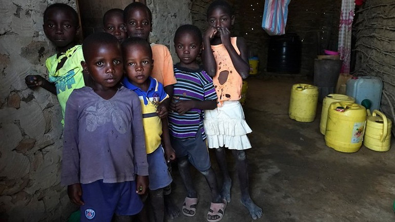 Các em nhỏ tại Kilifi County, Kenya. (Ảnh: THX/TTXVN) ttxvn-nan-doi-8447-5772-9373.jpg