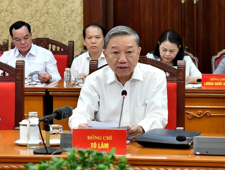 Tổng Bí thư, Chủ tịch nước Tô Lâm nhấn mạnh: Báo cáo chính trị là báo cáo trung tâm nên nội dung Báo cáo thể hiện ở tầm quan điểm, chủ trương Tổng Bí thư, Chủ tịch nước Tô Lâm nhấn mạnh: Báo cáo chính trị là báo cáo trung tâm nên nội dung Báo cáo thể hiện ở tầm quan điểm, chủ trương