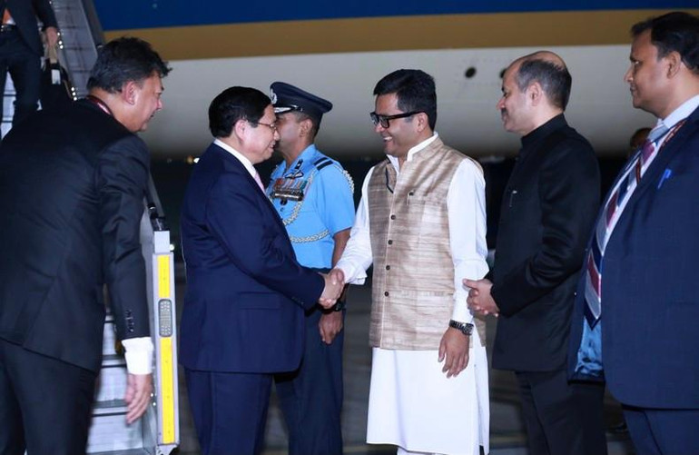 Thủ tướng Phạm Minh Chính đến sân bay quân sự Palam, Thủ đô New Delhi bắt đầu chuyến thăm cấp Nhà nước đến Ấn Độ. Thủ tướng Phạm Minh Chính đến sân bay quân sự Palam, Thủ đô New Delhi bắt đầu chuyến thăm cấp Nhà nước đến Ấn Độ.