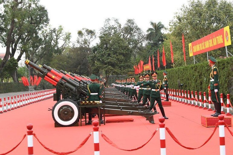 21 phát đại bác chào mừng được bắn từ Hoàng thành Thăng Long trong Lễ đón - Ảnh VGP/Nhật Bắc 21 phát đại bác chào mừng được bắn từ Hoàng thành Thăng Long trong Lễ đón - Ảnh VGP/Nhật Bắc