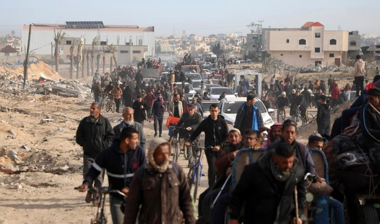 Người dân Palestine trở về thành phố Rafah ở phía Nam Dải Gaza vào ngày 19/1. (Ảnh: Tân Hoa xã) Người dân Palestine trở về thành phố Rafah ở phía Nam Dải Gaza vào ngày 19/1. (Ảnh: Tân Hoa xã)