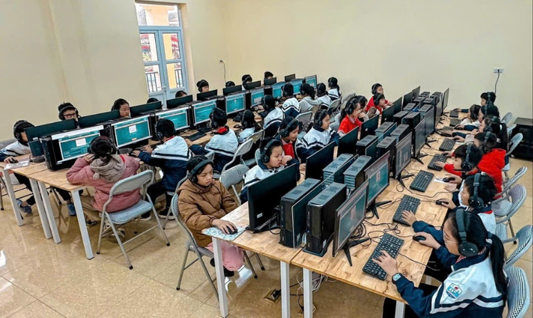 Phòng học tin học của Trường Tiểu học Nguyễn Thị Minh Khai (thành phố Bắc Kạn). z6161122197685-da2e857856257dd22866fd5bde0e2ebd.jpg