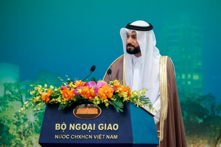 Chủ tịch Trung tâm Chứng nhận Halal Hội đồng hợp tác vùng Vịnh (GCC) Eng.Moteb Al-Mezani phát biểu tại Hội nghị. Chủ tịch Trung tâm Chứng nhận Halal Hội đồng hợp tác vùng Vịnh (GCC) Eng.Moteb Al-Mezani phát biểu tại Hội nghị.