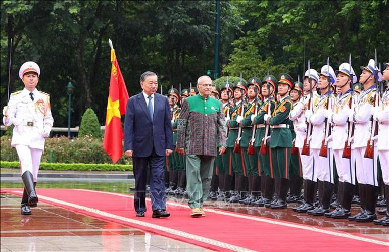 Chủ tịch nước Tô Lâm và Tổng thống Timor-Leste Jose Ramos-Horta duyệt Đội Danh dự Quân đội nhân dân Việt Nam Chủ tịch nước Tô Lâm và Tổng thống Timor-Leste Jose Ramos-Horta duyệt Đội Danh dự Quân đội nhân dân Việt Nam