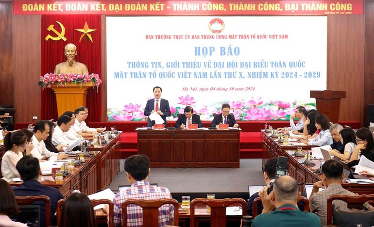 Quang cảnh buổi Họp báo. Quang cảnh buổi Họp báo.