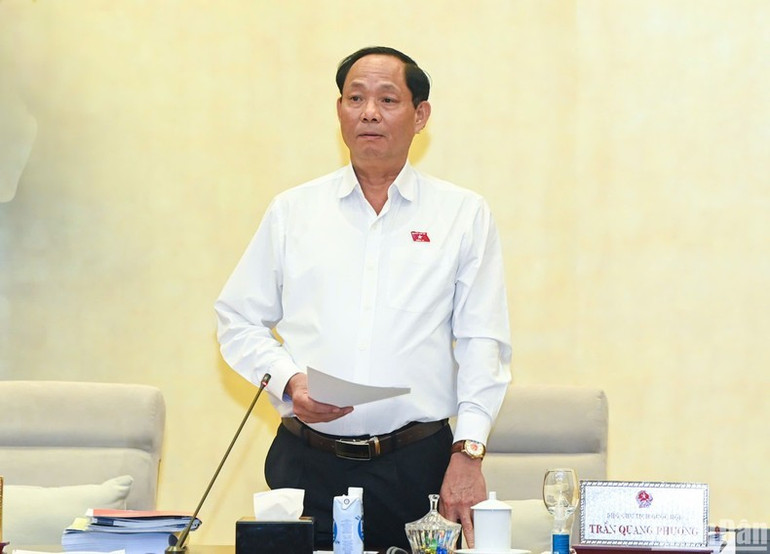 Phó Chủ tịch Quốc hội Trần Quang Phương phát biểu ý kiến. (Ảnh: DUY LINH) Phó Chủ tịch Quốc hội Trần Quang Phương phát biểu ý kiến. (Ảnh: DUY LINH)