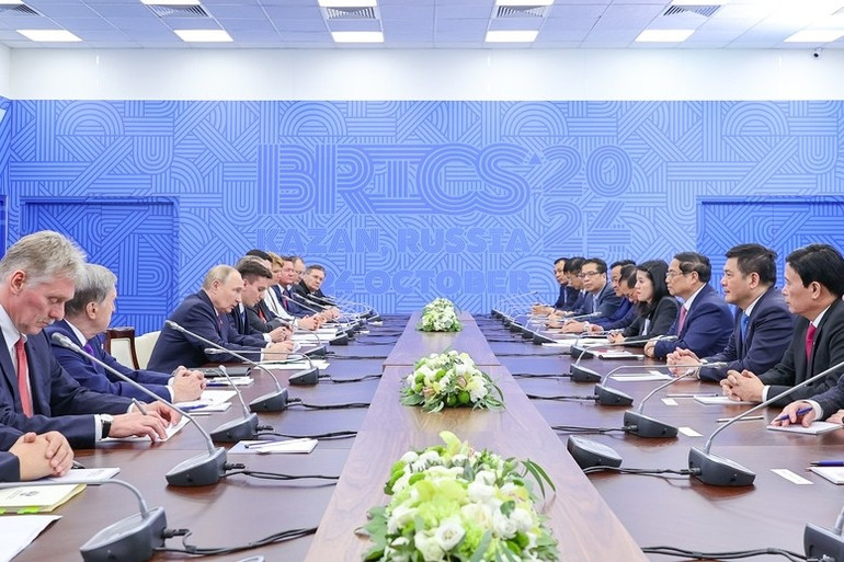 Thủ tướng Phạm Minh Chính hội đàm cùng Tổng thống Nga Vladimir Putin. Thủ tướng Phạm Minh Chính hội đàm cùng Tổng thống Nga Vladimir Putin.