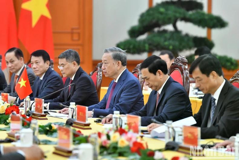 Tổng Bí thư, Chủ tịch nước Tô Lâm và các đại biểu Việt Nam tại buổi tiếp. (Ảnh: ĐĂNG KHOA) Tổng Bí thư, Chủ tịch nước Tô Lâm và các đại biểu Việt Nam tại buổi tiếp. (Ảnh: ĐĂNG KHOA)