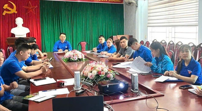 Sáng 13/5/2025, Tỉnh đoàn phối hợp với Mobifone tỉnh tổ chức Hội nghị trực tuyến triển khai phong trào “Bình dân học vụ số” năm 2025. Hội nghị được kết nối tại 08 điểm cầu nhằm lan tỏa thông điệp “Mỗi người dân, đặc biệt là đoàn viên, thanh niên cần trở thành người học tập suốt đời, sẵn sàng tiếp cận và làm chủ công nghệ”. z6650817333438-1c2550a500c7aecc0c2c600dc5561c07.jpg